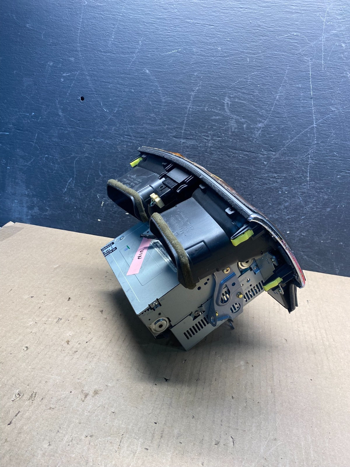 2004 to 2006 Lexus ES330 Es300 Radio Receiver Tape CD Air Vent AG5988 DG2