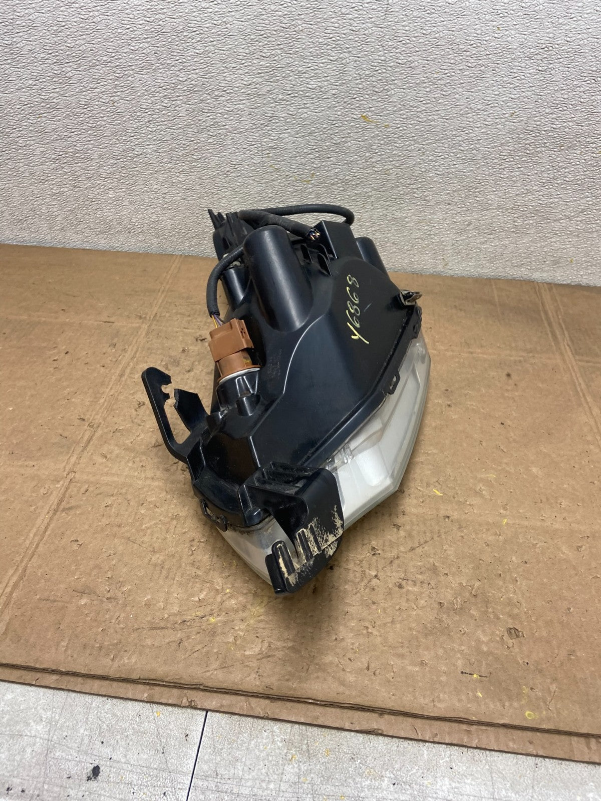 2008 2009 2010 2011 Ford Focus Right Passenger Rh Side Headlight Y6868 DW9