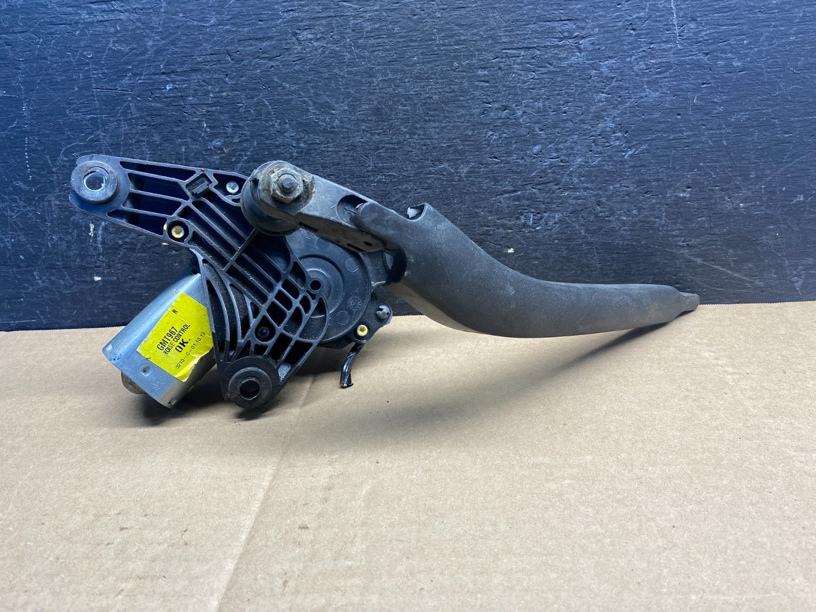 2008 to 2012 Buick Enclave Windshield Rear Wiper Motor AE8238 DG0