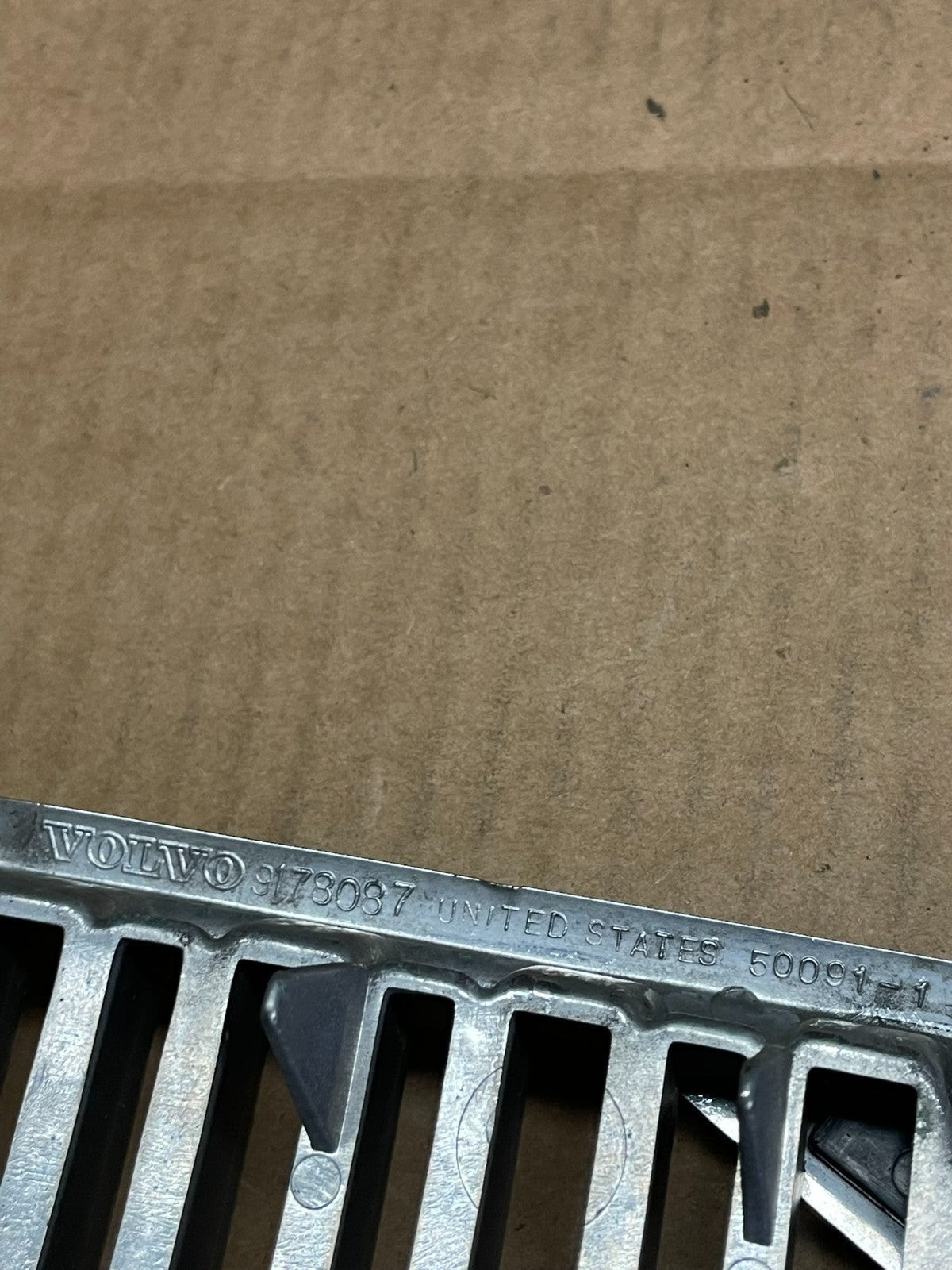 1999 to 2003 Volvo S80 Front Upper Grill Grille OEM AA9083 DG7