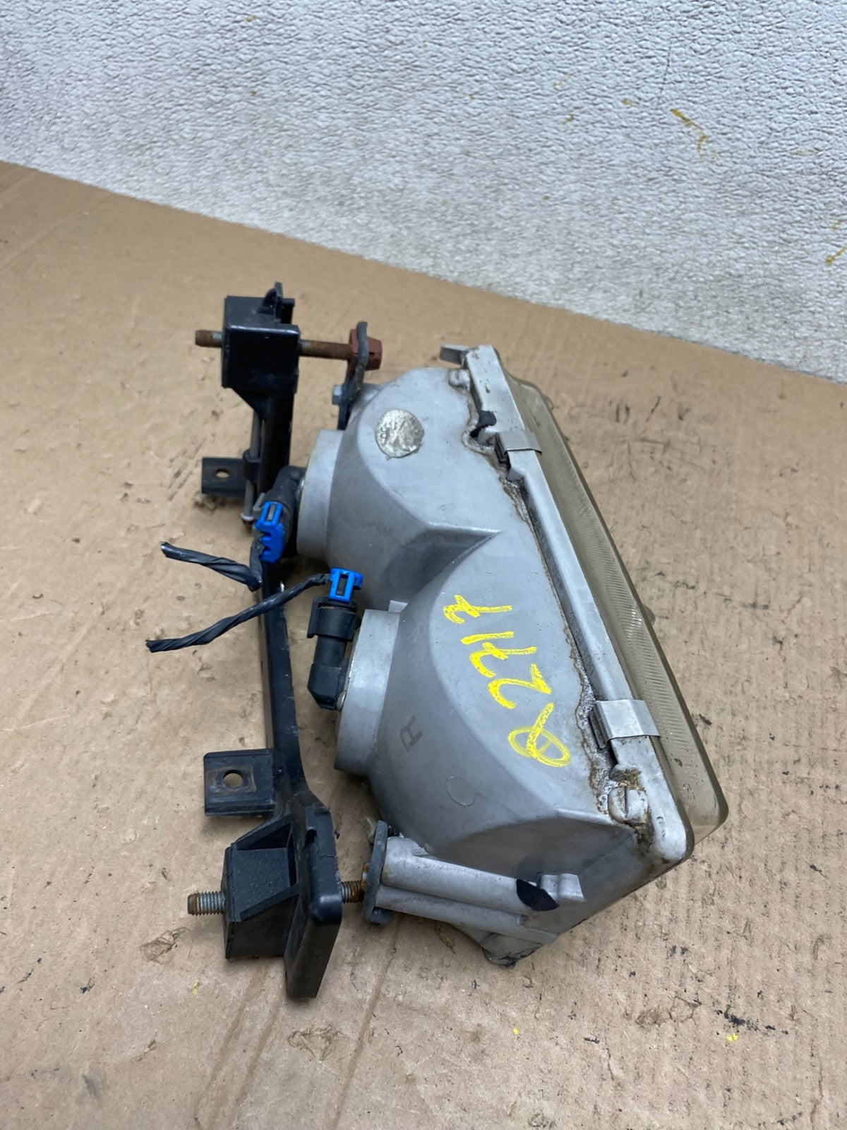1995 to 1997 Cadillac Eldorado Right Passenger RH Side Headlight Q2717 PS6