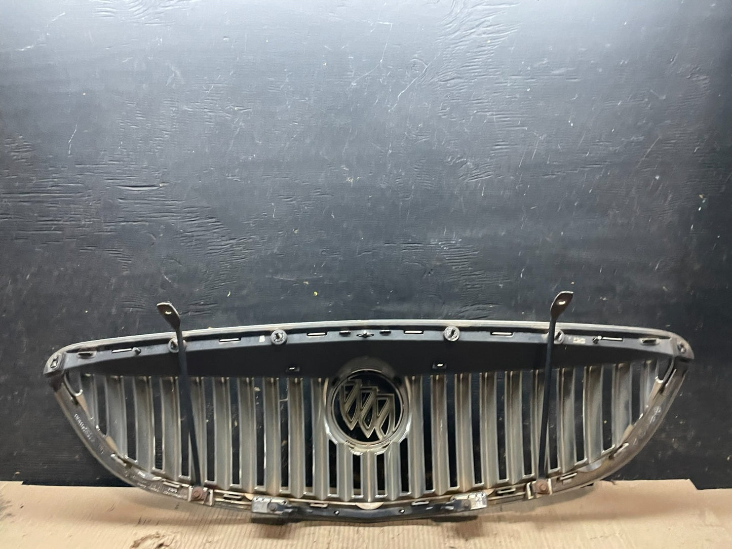 2008 to 2012 Buick Enclave Front Upper Grill Grille Oem V4127 DG4