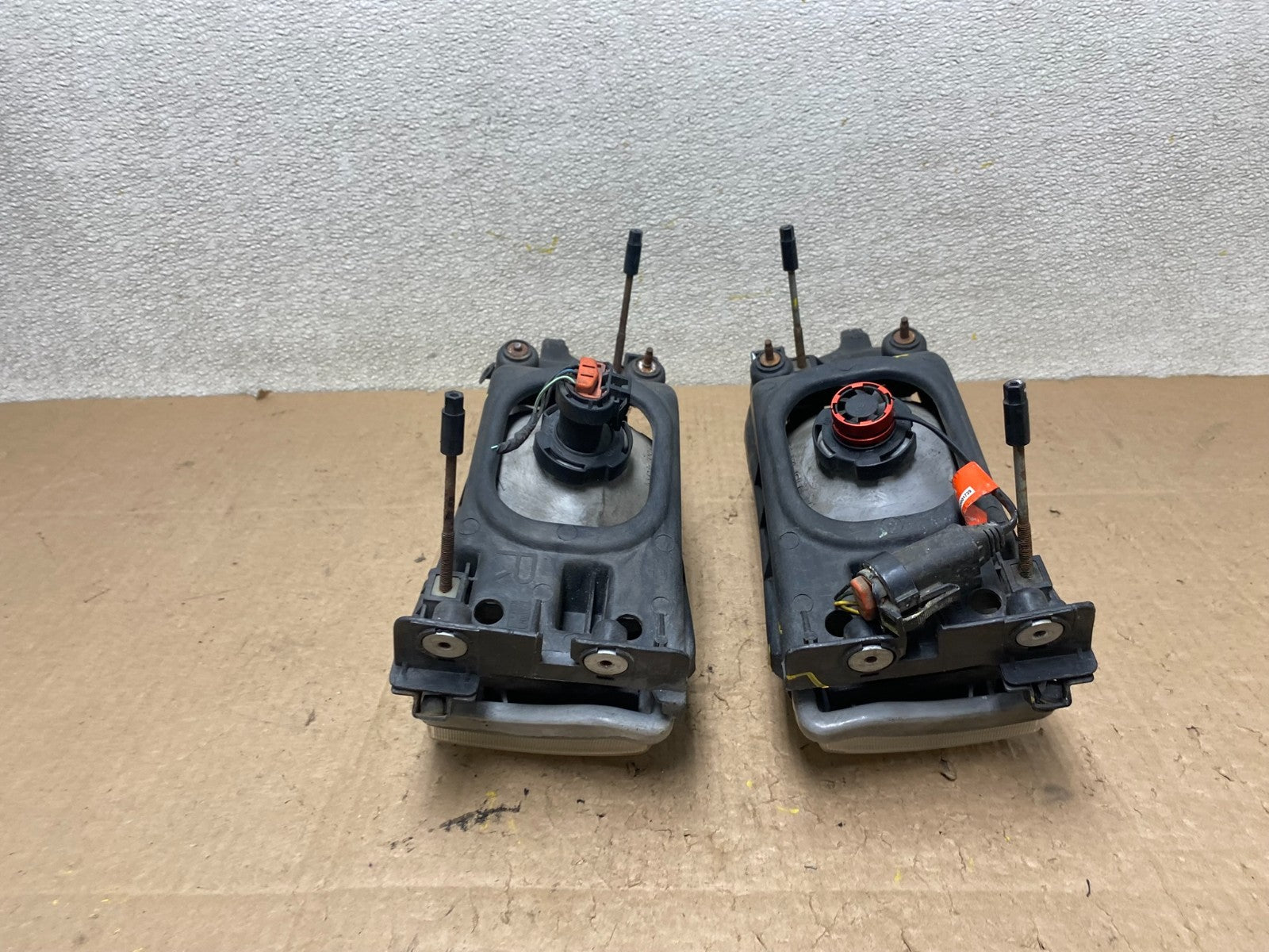 1997 to 1999 Nissan Maxima Left+Right Side Headlights Halogen OEM W1069 DW10