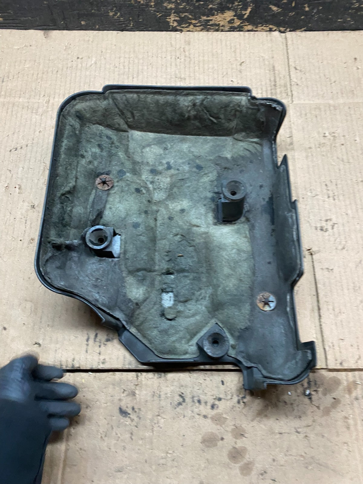 2004 2005 2006 Chevrolet Equinox Engine Cover 3.4L W4603 DG7