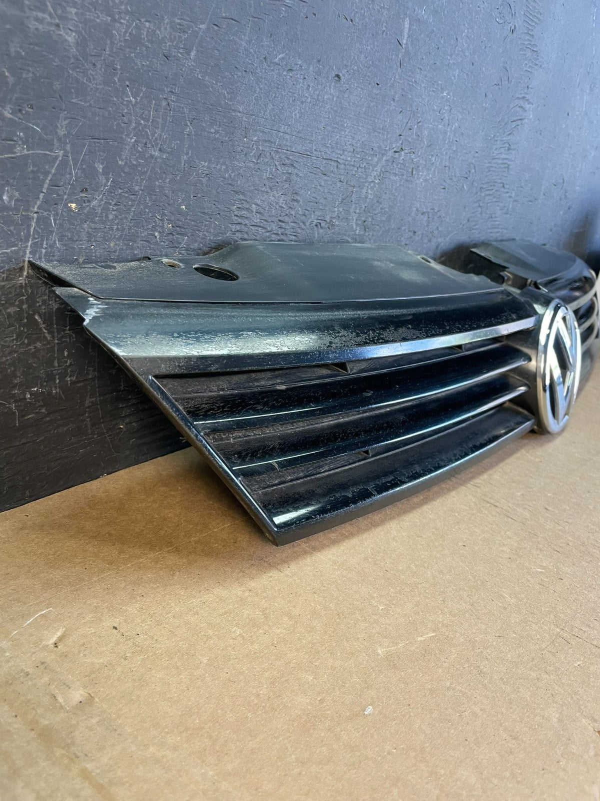 2011 to 2014 Volkswagen Jetta Sedan Front Upper Grille Grill ae0800 DG2