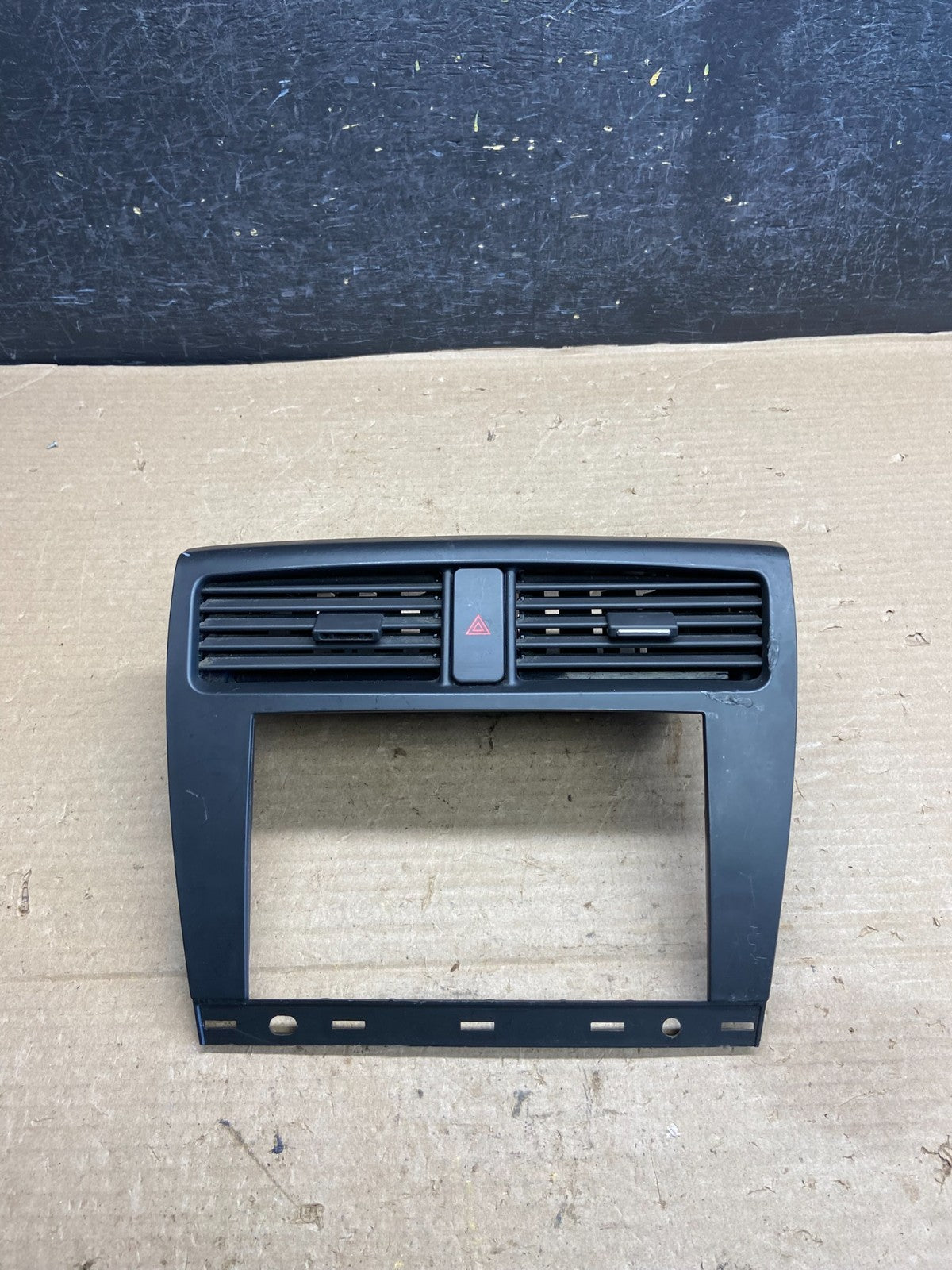 2007-2009 Suzuki XL7 XL-7 Center Radio Dash Trim Air Vent Bezel AH3813 DG0