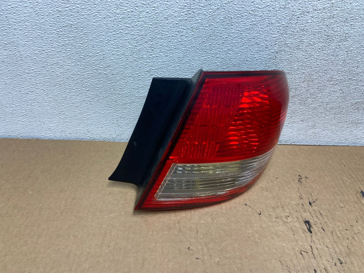 2002-2004 Infiniti i35 Right Passenger Rh Side Tail Light AG2270 LK2