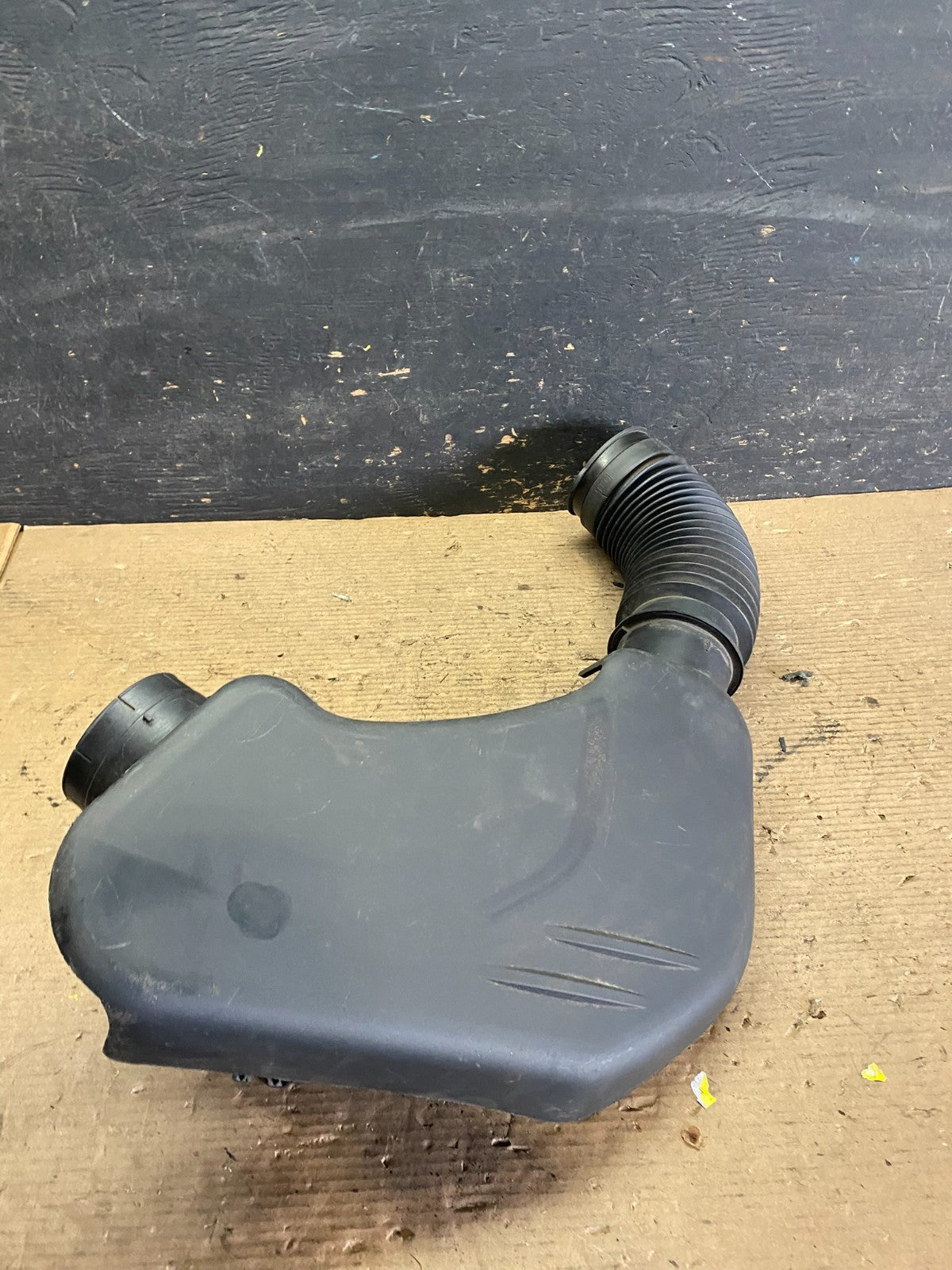2011 to 2018 Chrysler 300 3.6L Air Intake Duct Tube Cleaner S3533 DG1