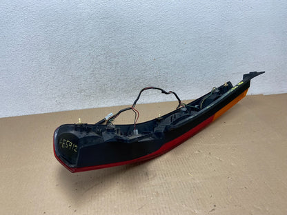 2002 - 2004 Honda Crv Cr-v Right Passenger Rh Side Tail Light AG5912 DW5