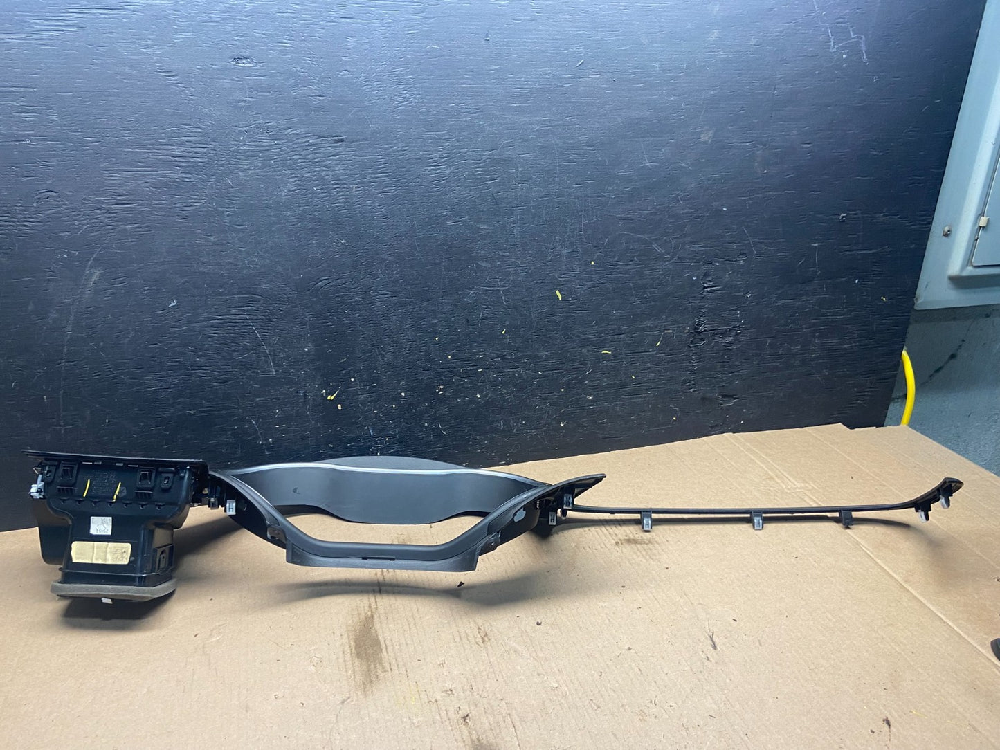 2015-2017 Chrysler 200 Speedometer Cluster Dash Bezel Trim W/ Vent q7273 DG3