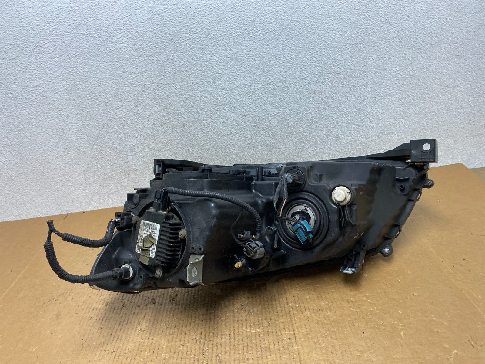 2009 to 2012 Acura RL Right Passenger RH Side Xenon HID Headlight AE1611 DG6