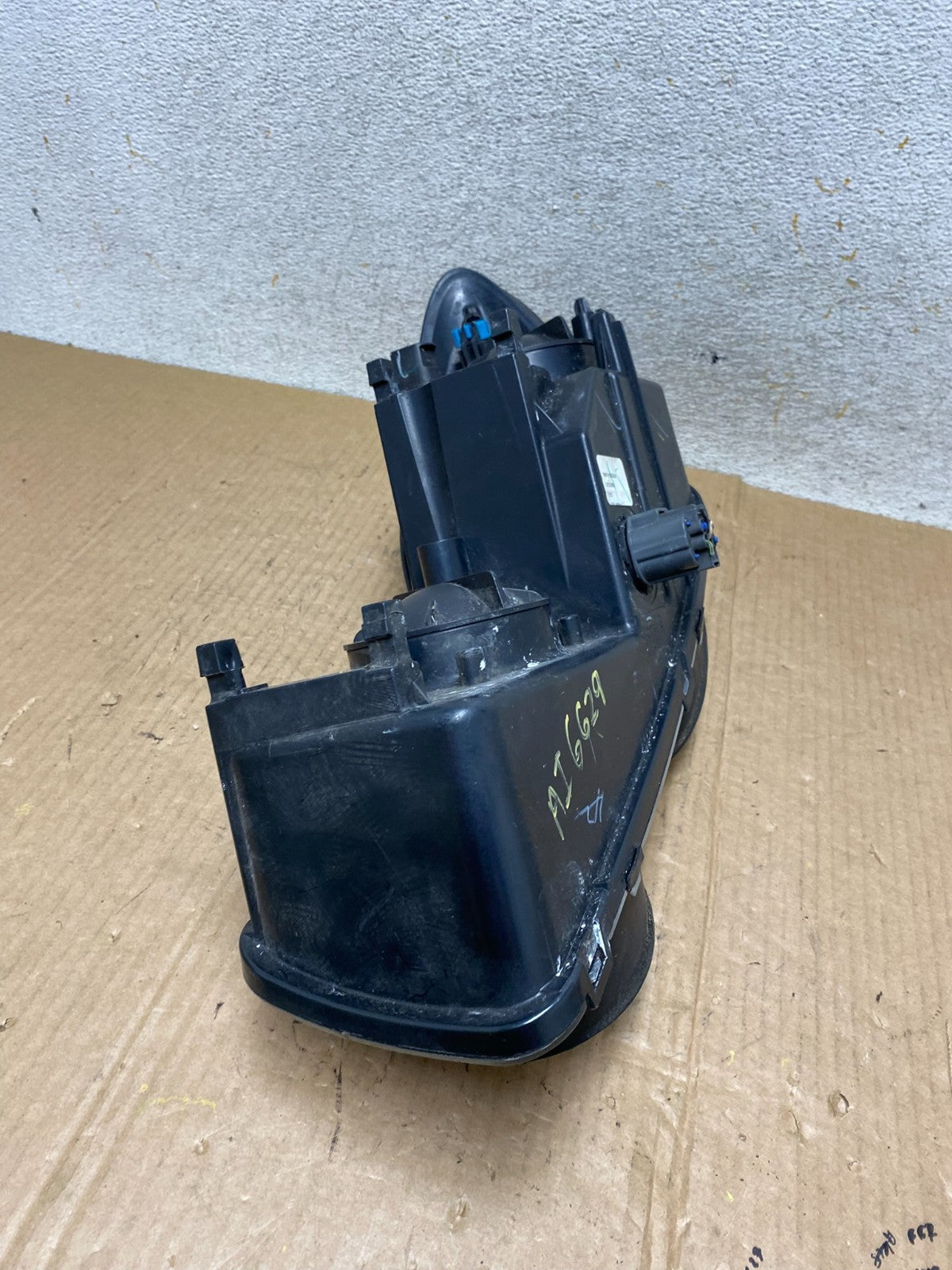 2005 - 2008 Buick Lacrosse Allure Right Passenger RH Headlight Halogen AI6629 DW8