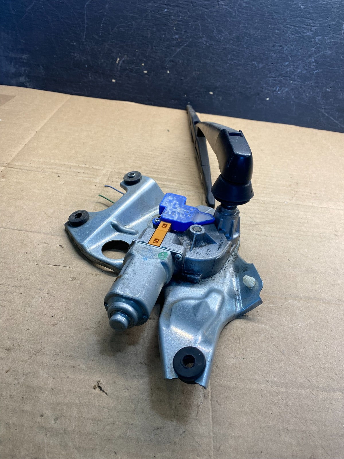 2010 to 2014 Subaru Legacy Outback Rear Wiper Motor AE82614