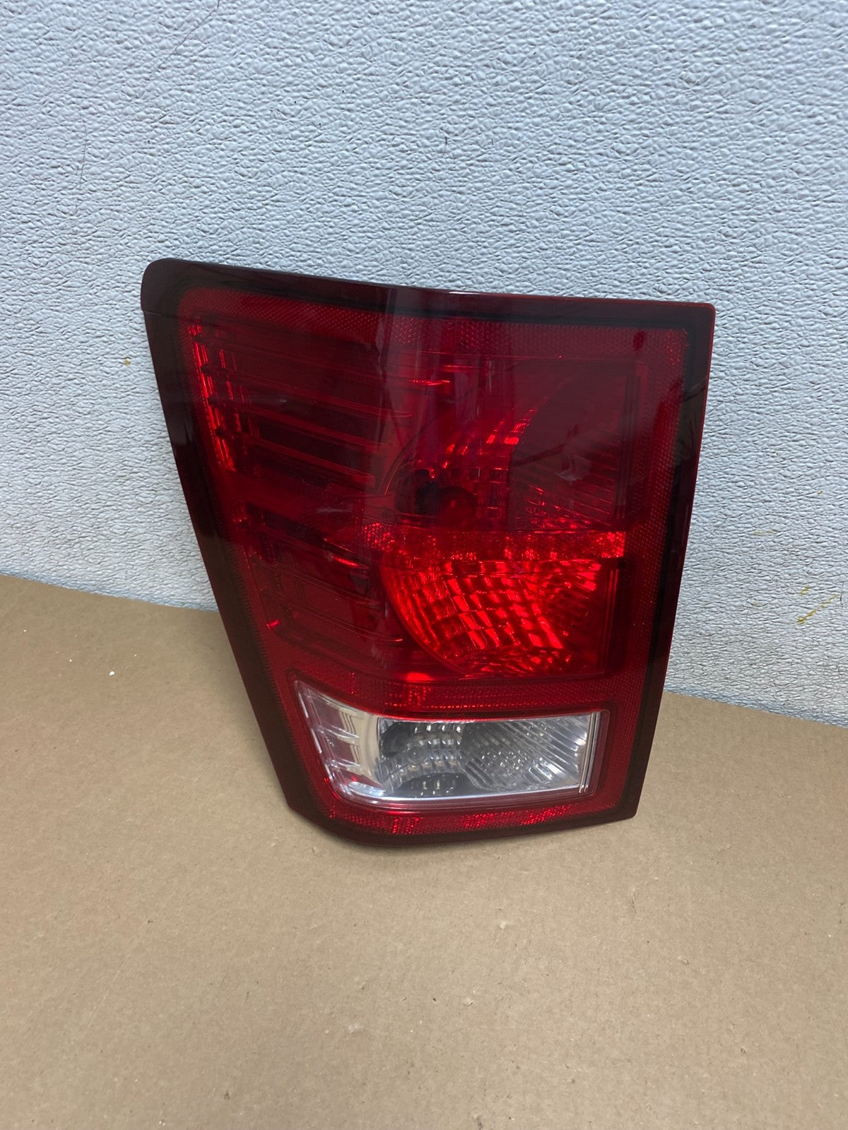 2007 2008 2009 2010 Jeep Grand Cherokee Left Driver Lh Tail Light Oem P8070 DW0