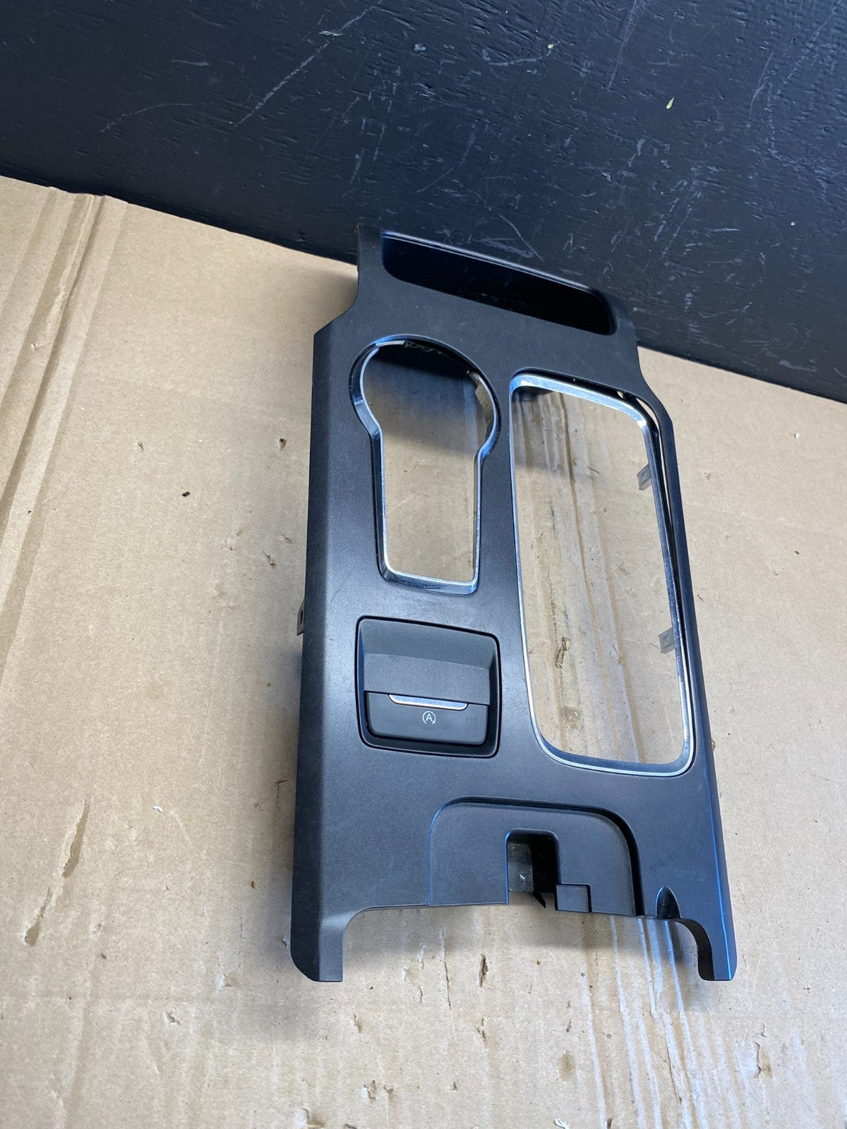 2017 to 2020 Ford Fusion Shifter Floor Center Console Trim Bezel OEM ab8794 DG2