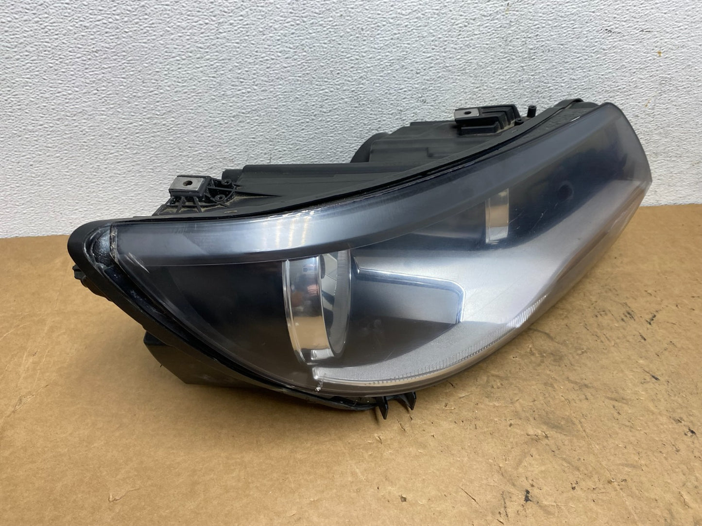 2012 to 2018 Volkswagen Tiguan Right Passenger RH Halogen Headlight AD5235 DW2