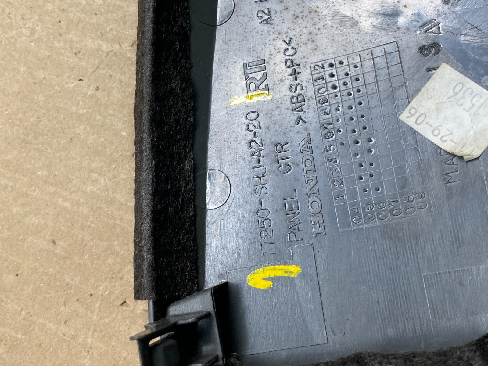 2005 to 2010 Honda Odyssey  Radio Climate Control Dash Trim Bezel Q7067 DG6