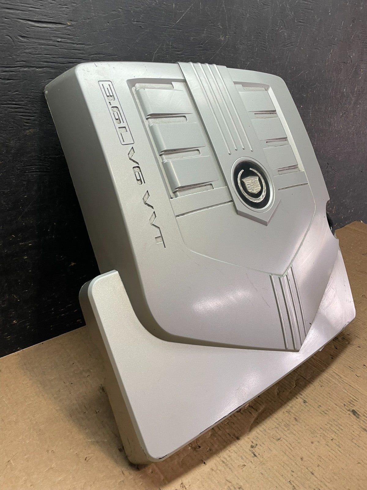 2004 to 2007 Cadillac CTS 3.6L Plastic Engine Cover Shield OEM Z6043 DG1