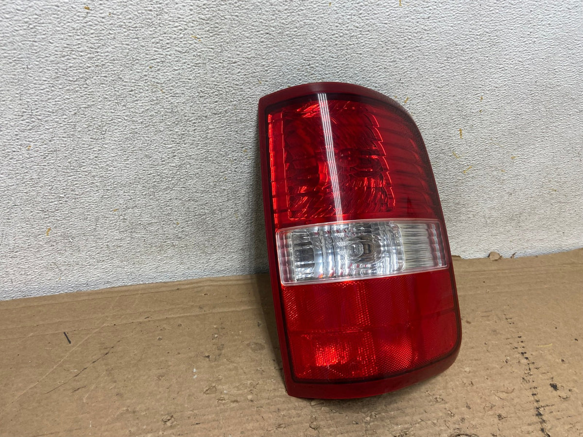 2004 to 2008 Ford F150 F-150 Right Passenger RH Side Tail Light AH9253 LK1