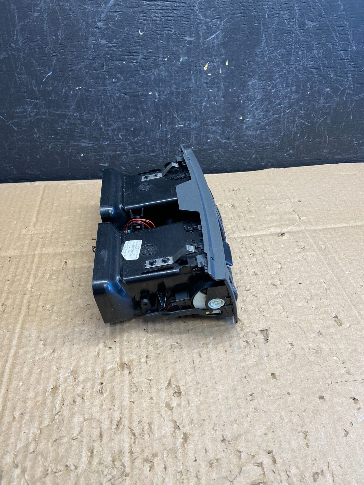 2008 to 2011 Mercedes W204 C300 Front Center Dash AC Air Vent Trim AD1855 DG1