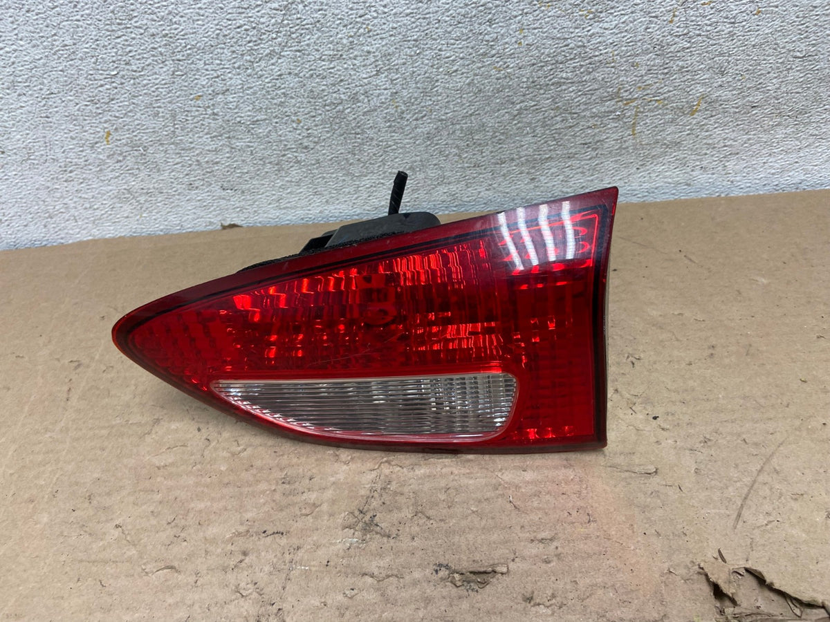 2006 2007 Subaru Tribeca B9 Right Passenger Side Tail Light Inner AI1093 LK0