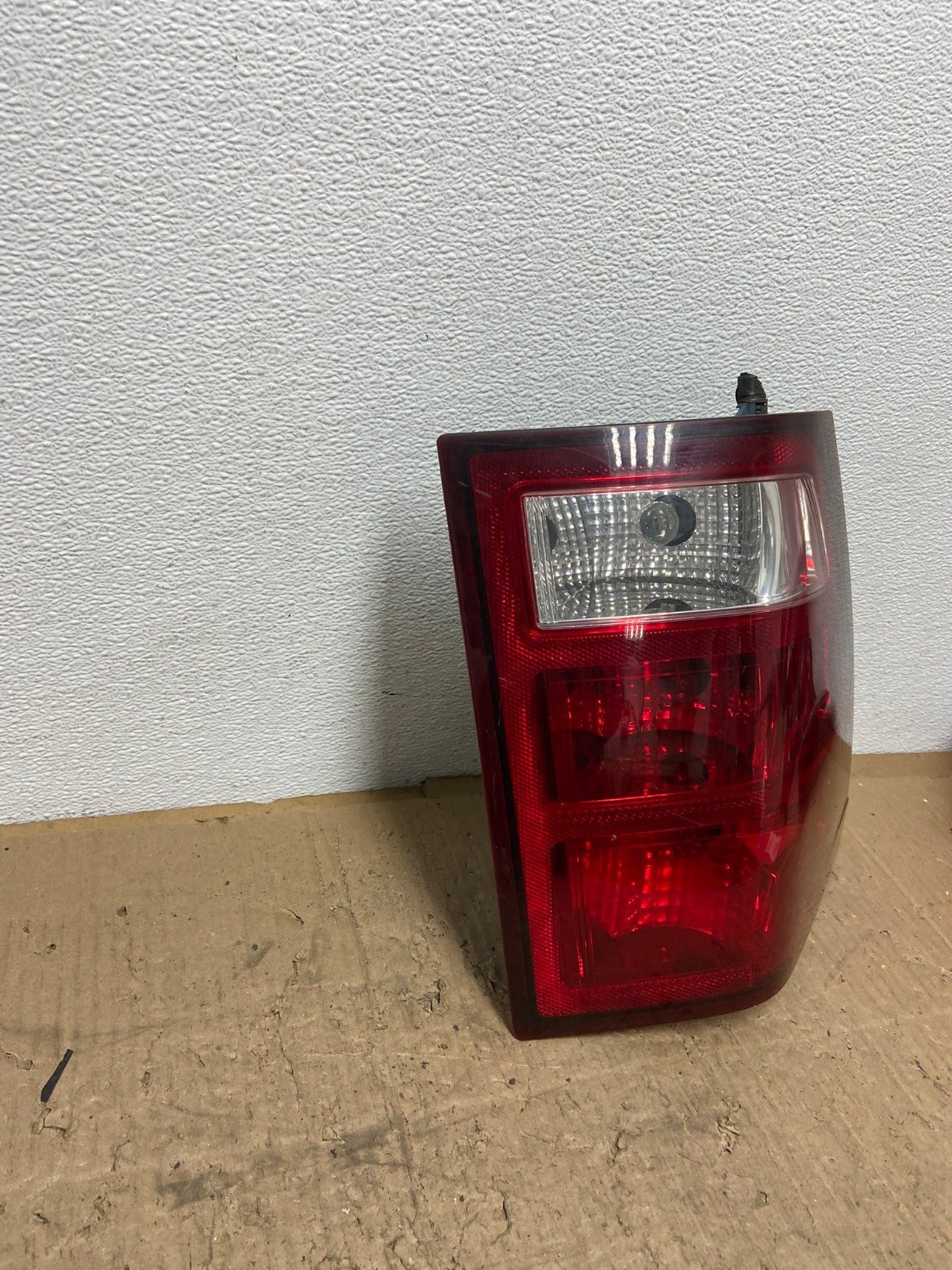 2005 to 2006 Jeep Grand Cherokee Left Driver Side Lh Tail Light AC0230 LK2