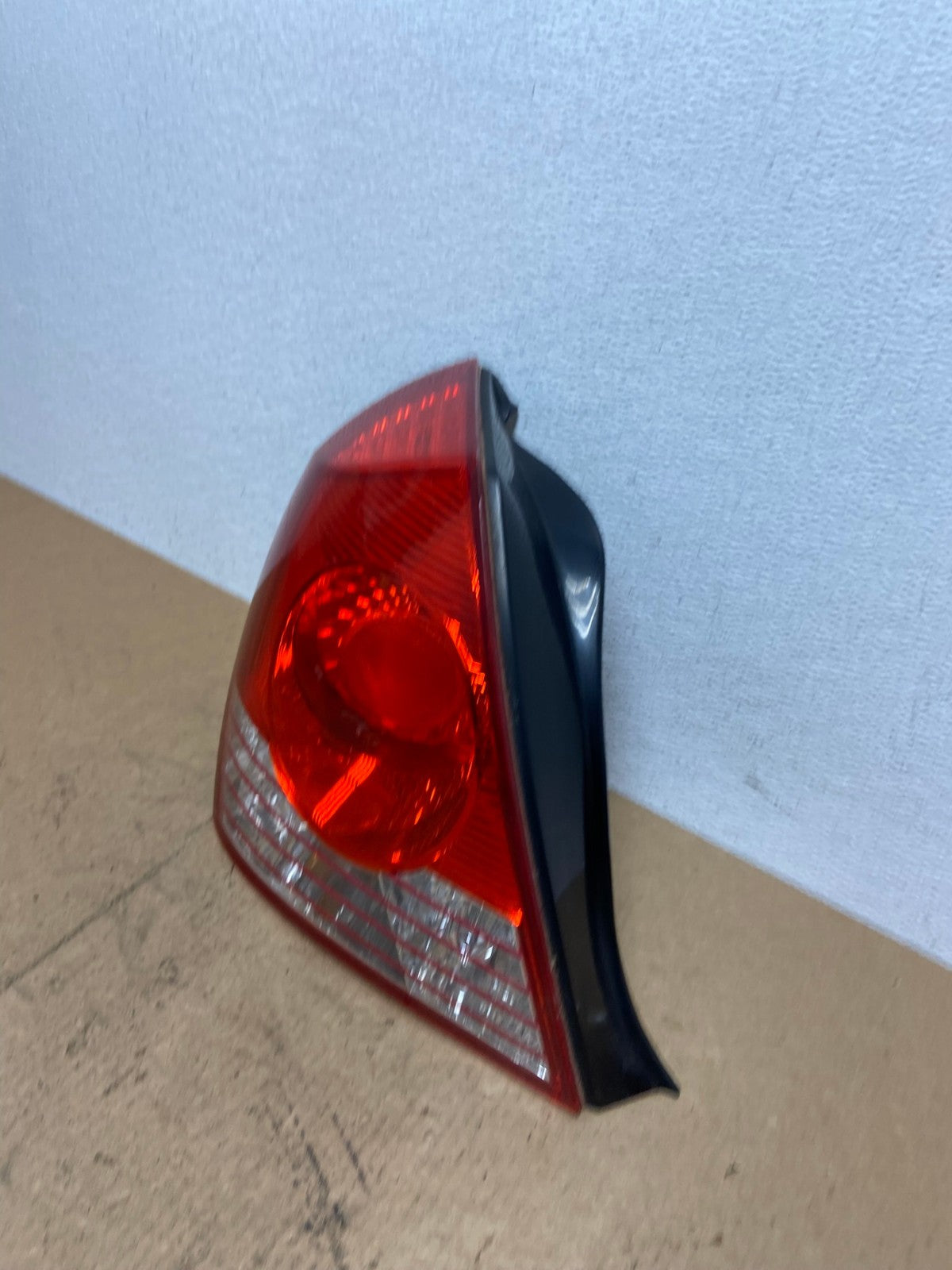 2004 2005 2006 Hyundai Elantra Sedan Left Driver LH Tail Light OEM AC3347 LK1