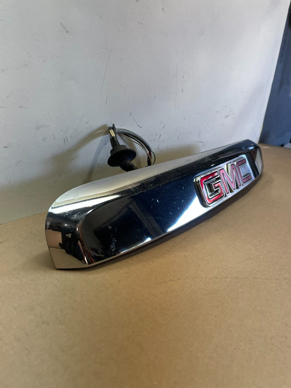 2007-2012 GMC Acadia Chrome Tailgate Rear Finish Molding Back W/Camera AI3879 DG2