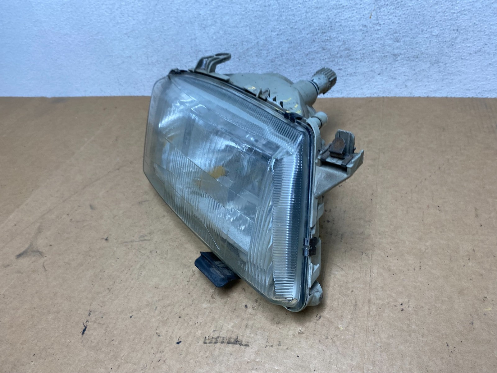 1999 to 2003 Saab 9-3 Front Right Passenger Side Headlight AE3223 DW1