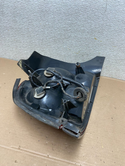 2003-2011 Ford Crown Victoria Right Passenger Rh Side Tail Light  AA9945 LK5