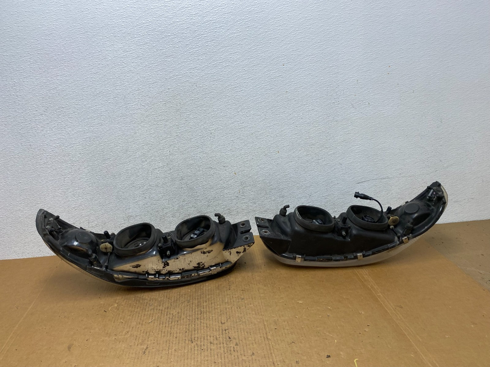 1997 to 1999 Buick Lesabre Left+Right Halogen Headlights AE0596 DW4