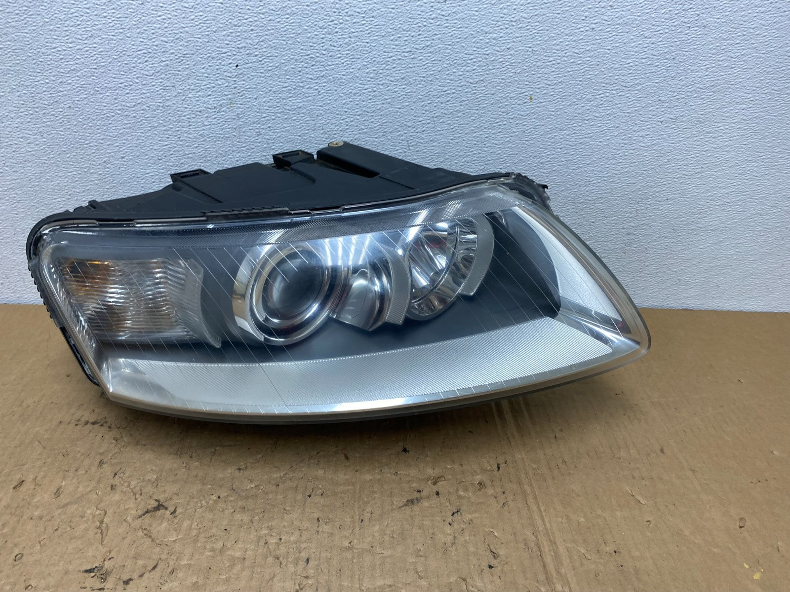 2005 to 2008 Audi A6 Right Passenger Side Headlight Xenon HID AC8323 DW0