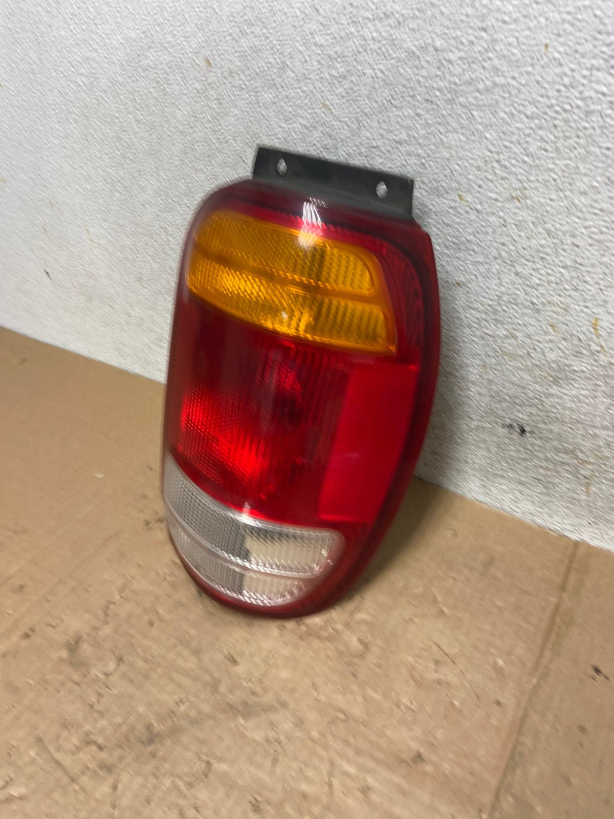 1998 to 2001 Ford Explorer Right Passenger Side Tail light AI5543 LK1