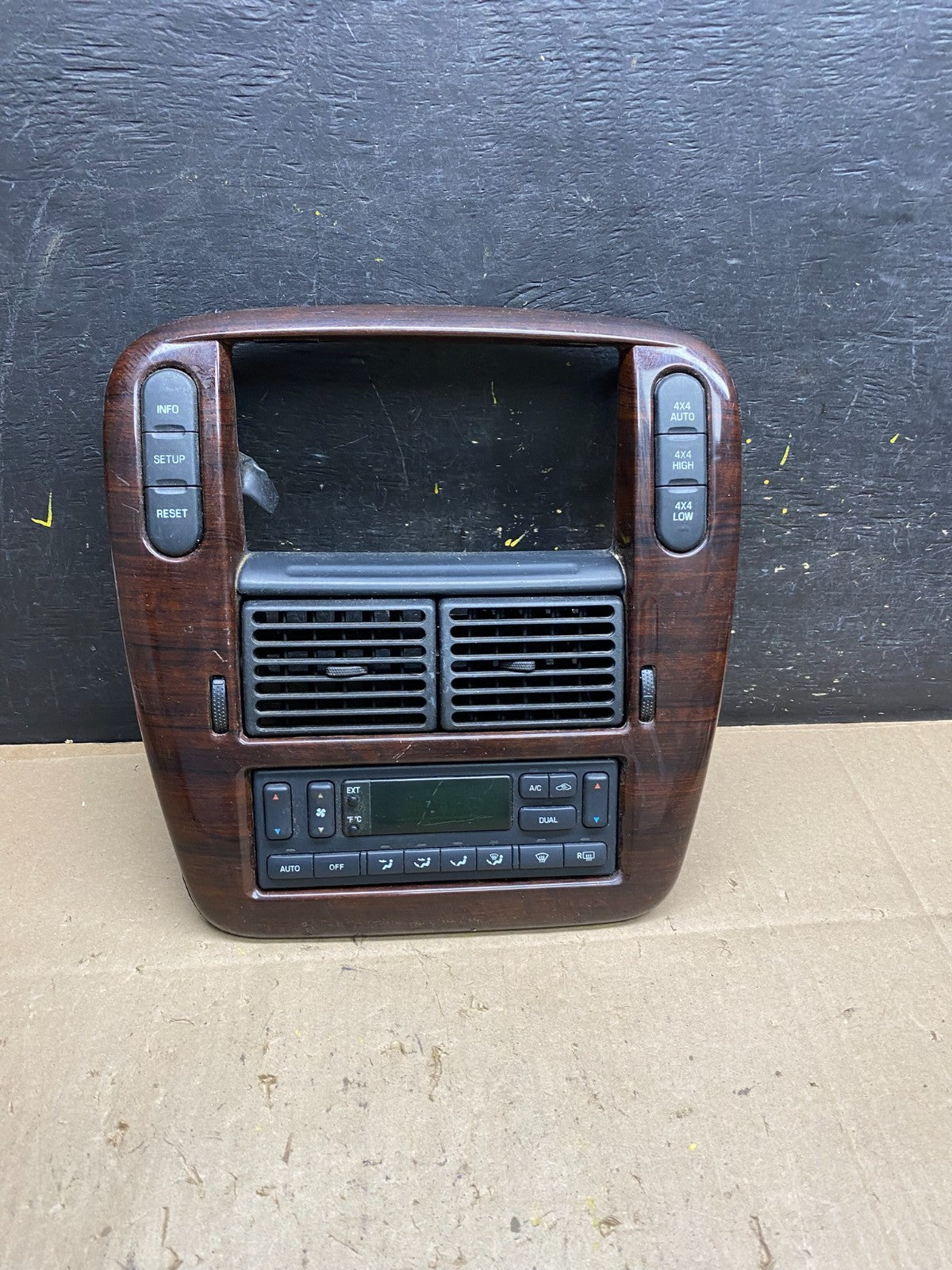 2002 to 2005 Ford Explorer Radio Dash Bezel Climate Control Air Vent u4804 DG0