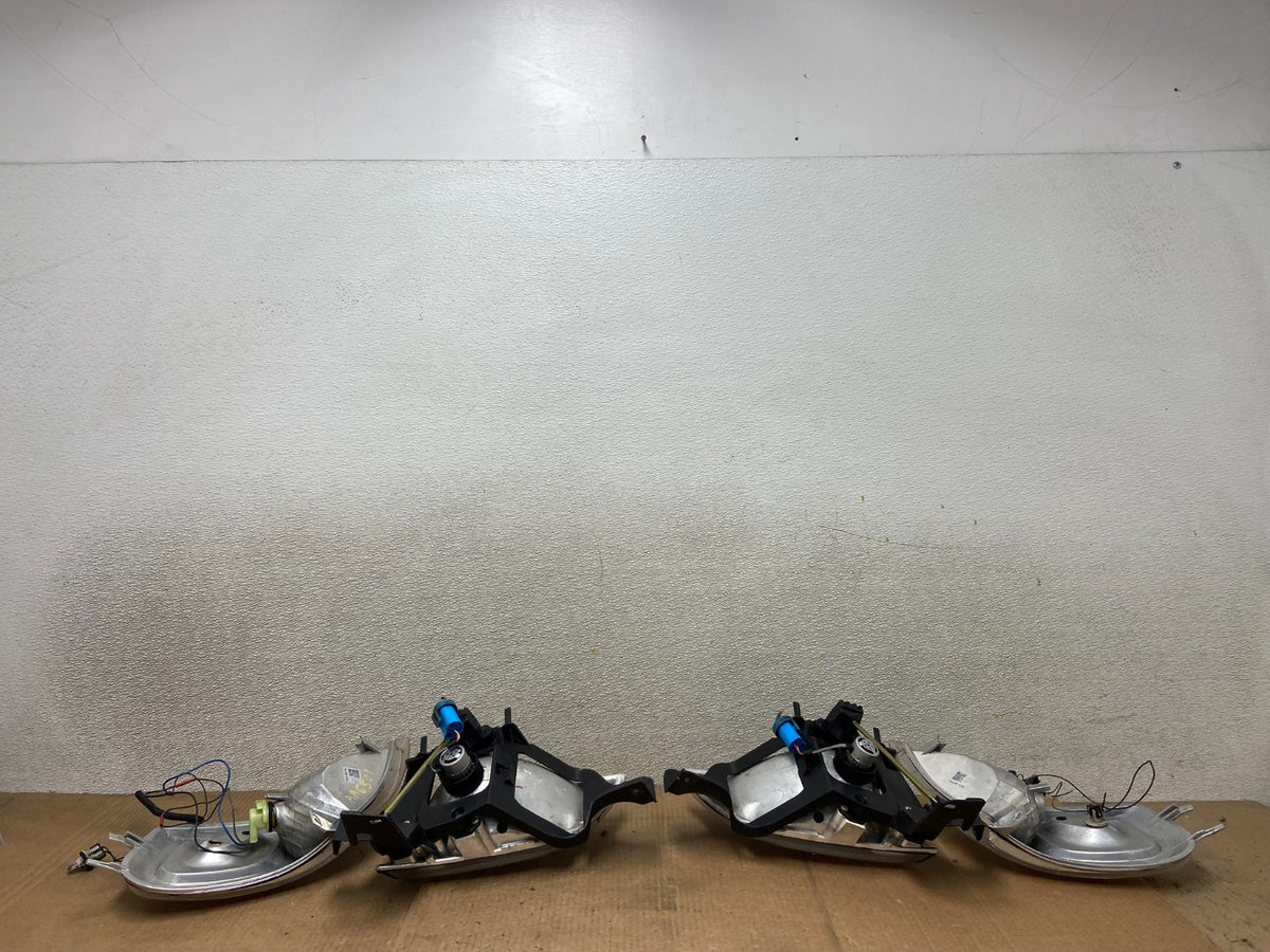 1997-2005 Pontiac Montana / Venture Left+Right Set Headlight Turn Sgn AA6501 DG4