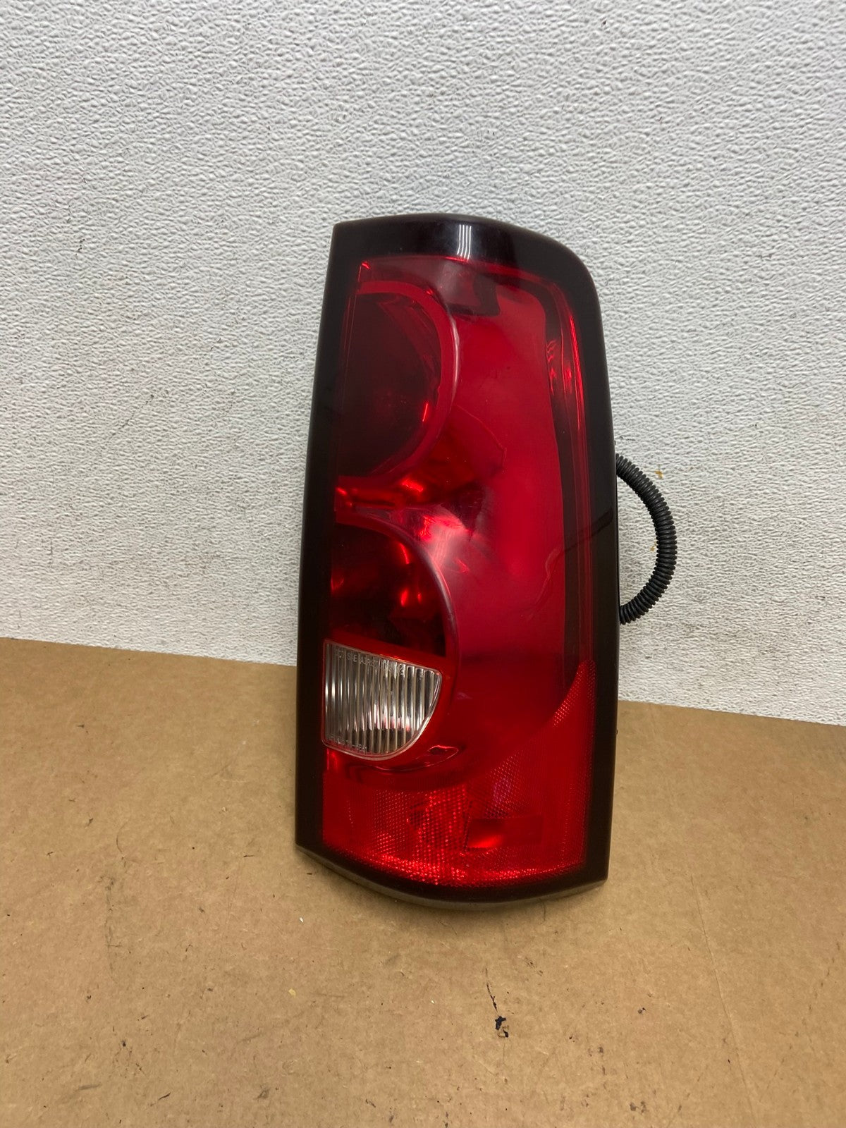 2003-2006 Chevrolet Silverado Right Passenger RH Side Tail light TYC AE3191 LK0
