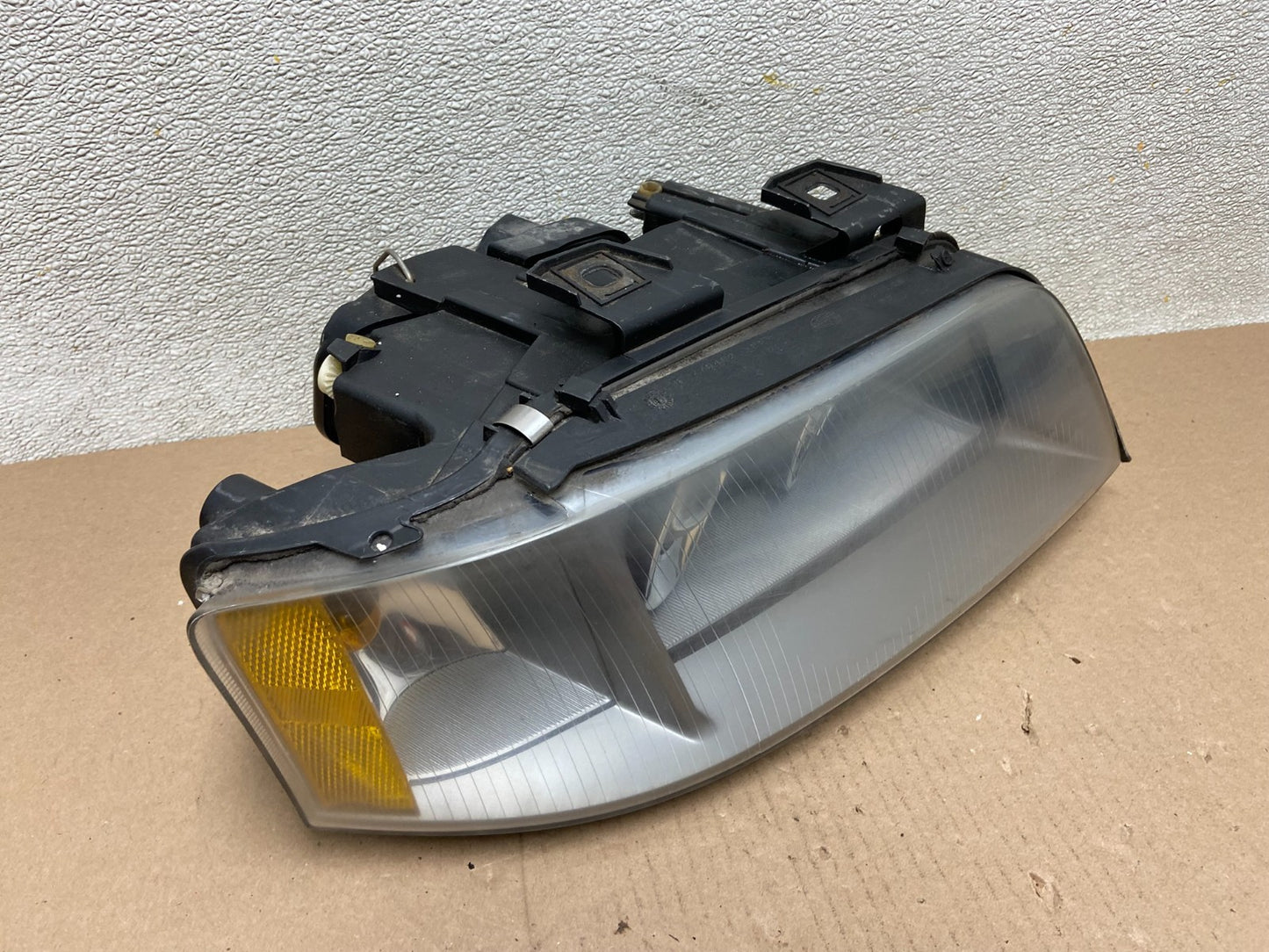 2002 to 2004 Audi A6 Right Passenger RH Side Xenon Headlight OEM AB5020 DW2