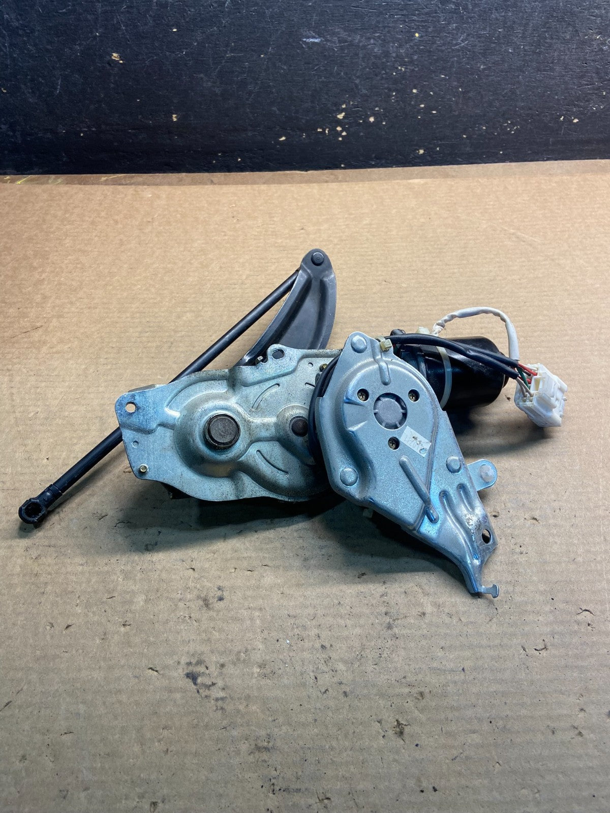 2004 2010 Toyota Sienna Liftgate Motor Trunk Lift Actuator AA0668 DG6