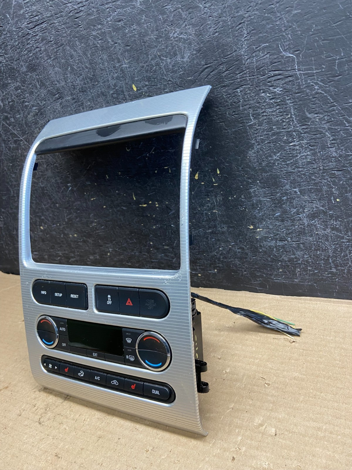 2007 - 2010 Ford Edge Heater Climate Control Radio Control Dash Bezel AH3713 DG6
