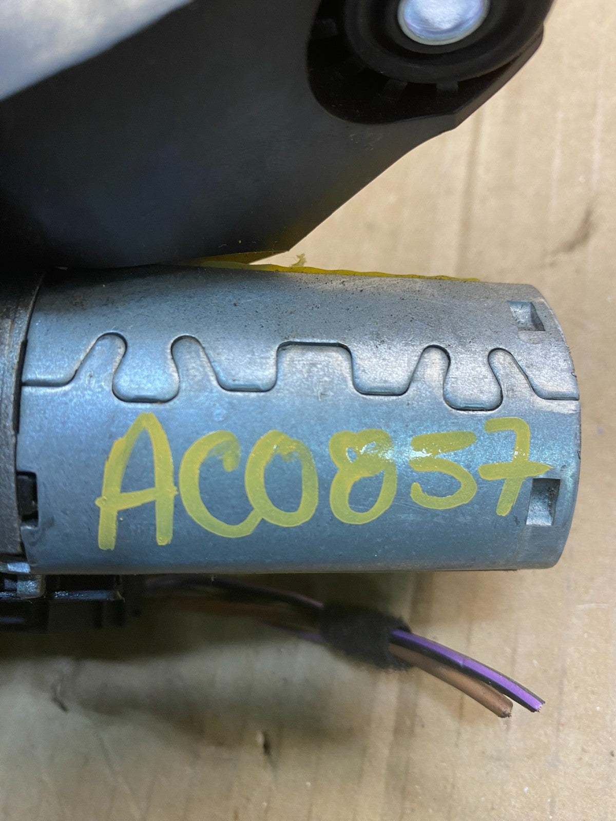 2007 to 2013 BMW X5 E70 Rear Windshield Wiper Motor OEM AC0857  DG7
