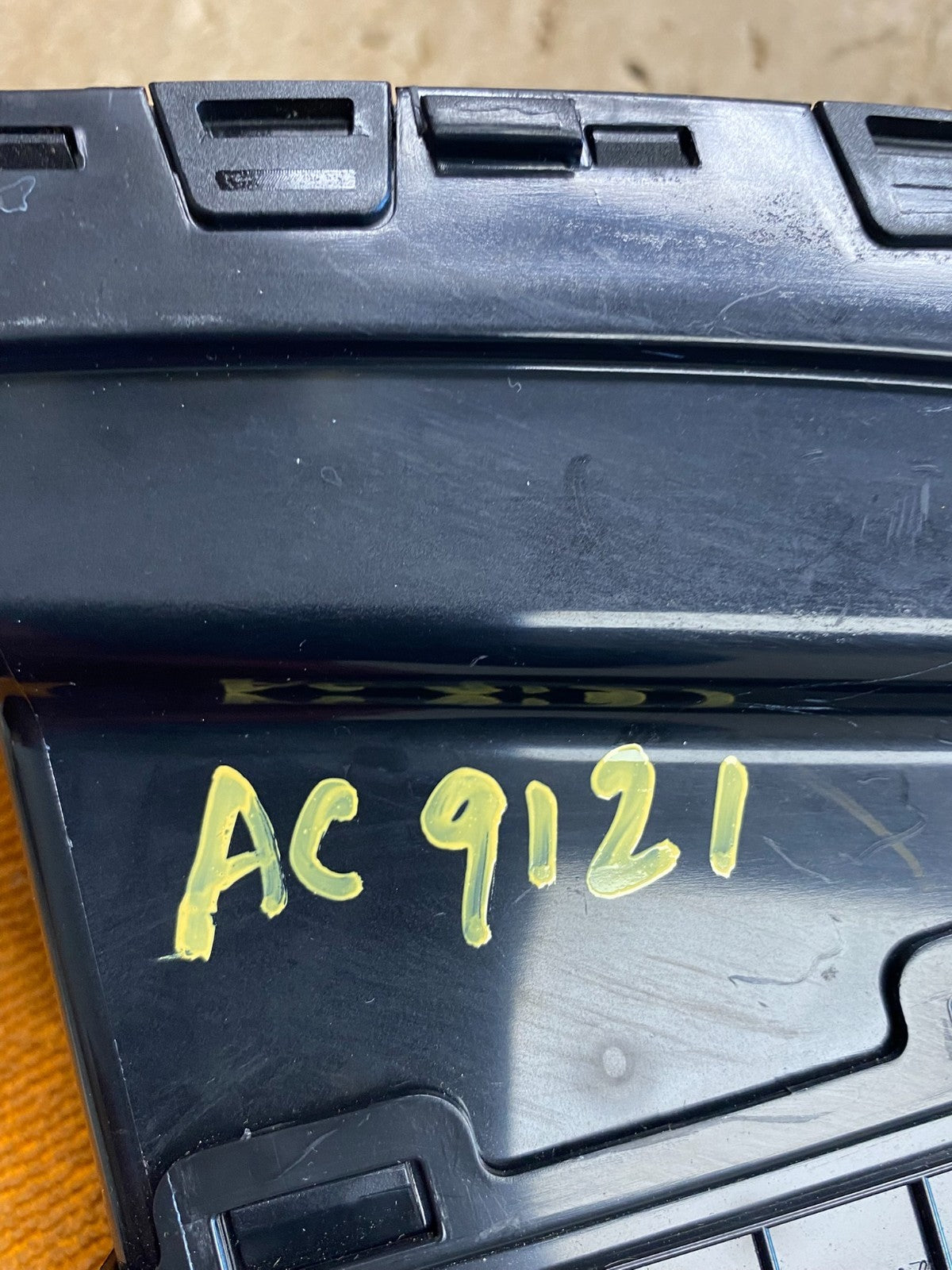 2006 - 2012 Kia Sedona Entourage Left Driver Center Air Vent ad9121 DG5