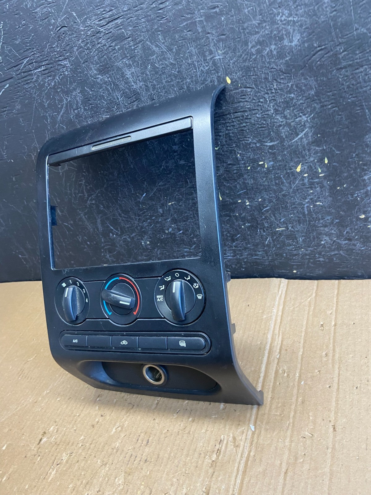 2004 to 2008 Ford F150 Radio Climate Dash Bezel Surround Black AE4103 DG1