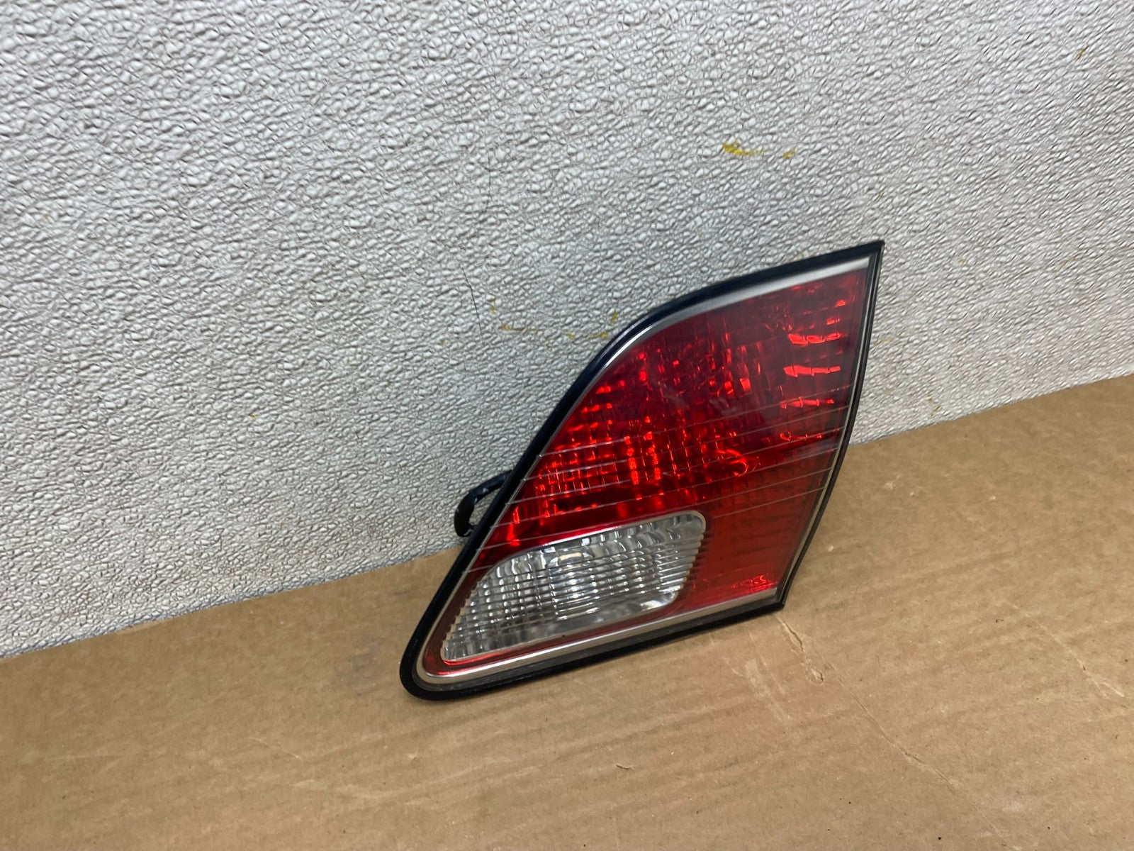 2002 2003 2004 Lexus Es300 Es330 Right Passenger Inner Tail Light Oem Z1293 DW2