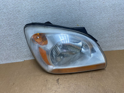 2005 to 2006 Kia Sportage Right Passenger RH Halogen Headlight OEM Z7608 DW0
