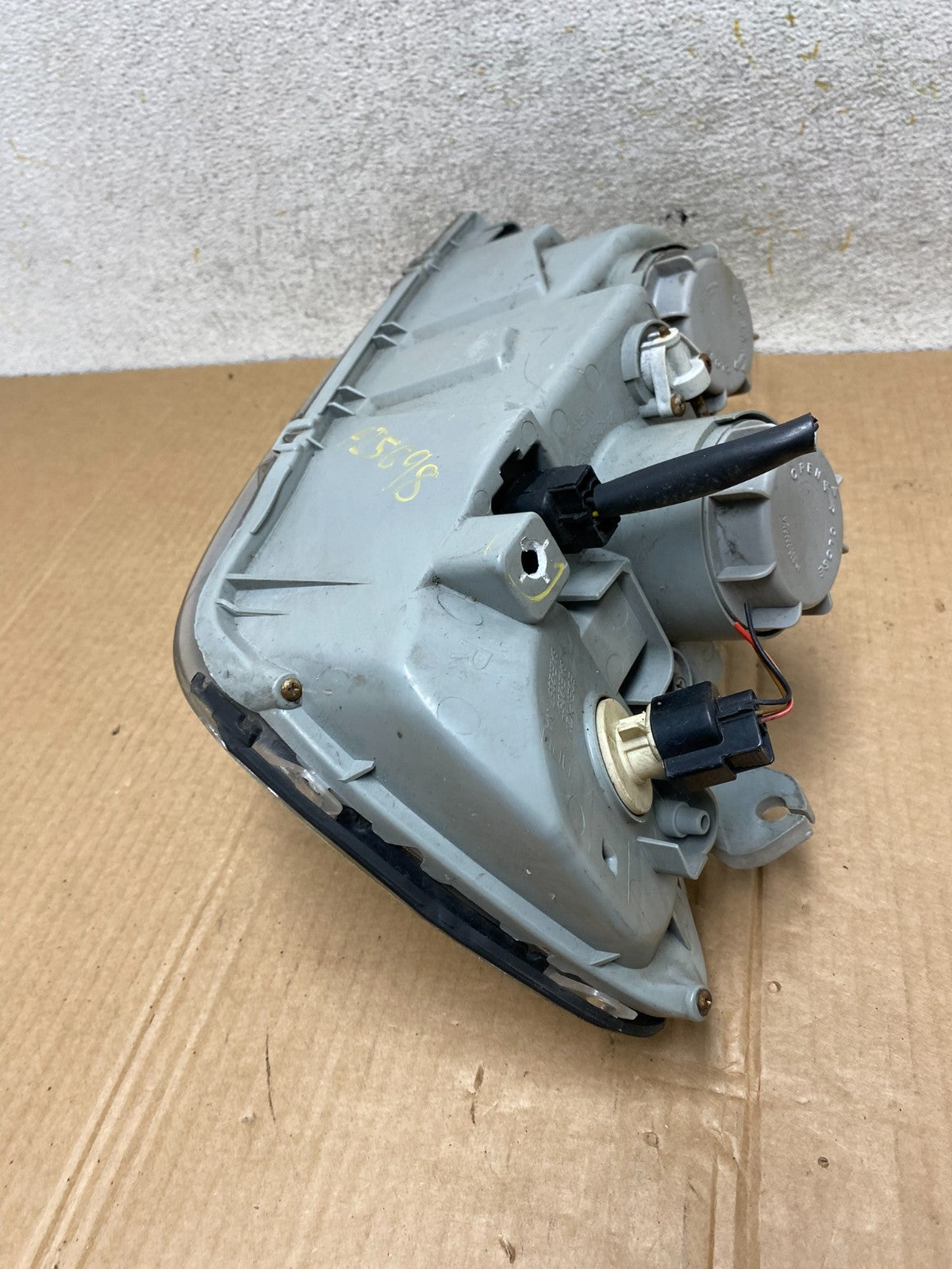 2004 2005 Hyundai XG350 XG Right Passenger RH Headlight Halogen AI5698 DW8