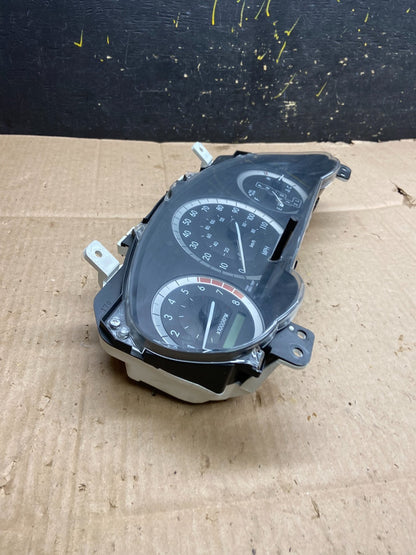 2004 2005 Toyota Sienna Speedometer Cluster Gauge Y2407  DG2