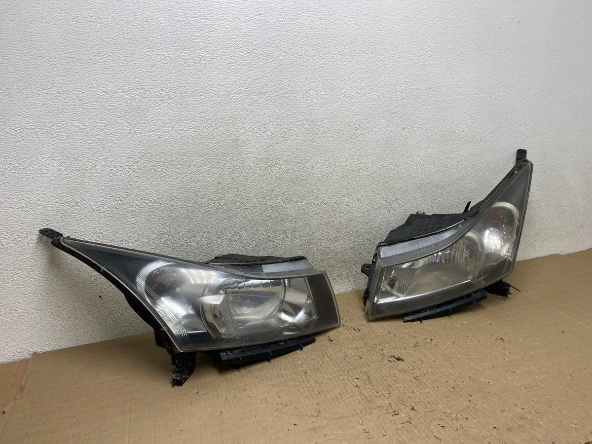 2011 to 2015 Chevrolet Cruze Halogen Left+Right Set Headlights AI2495 LK2