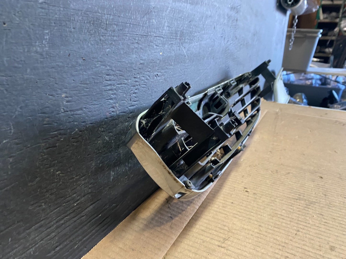 1999 Mazda 626 Front Upper Grill Grille G3408 DG6
