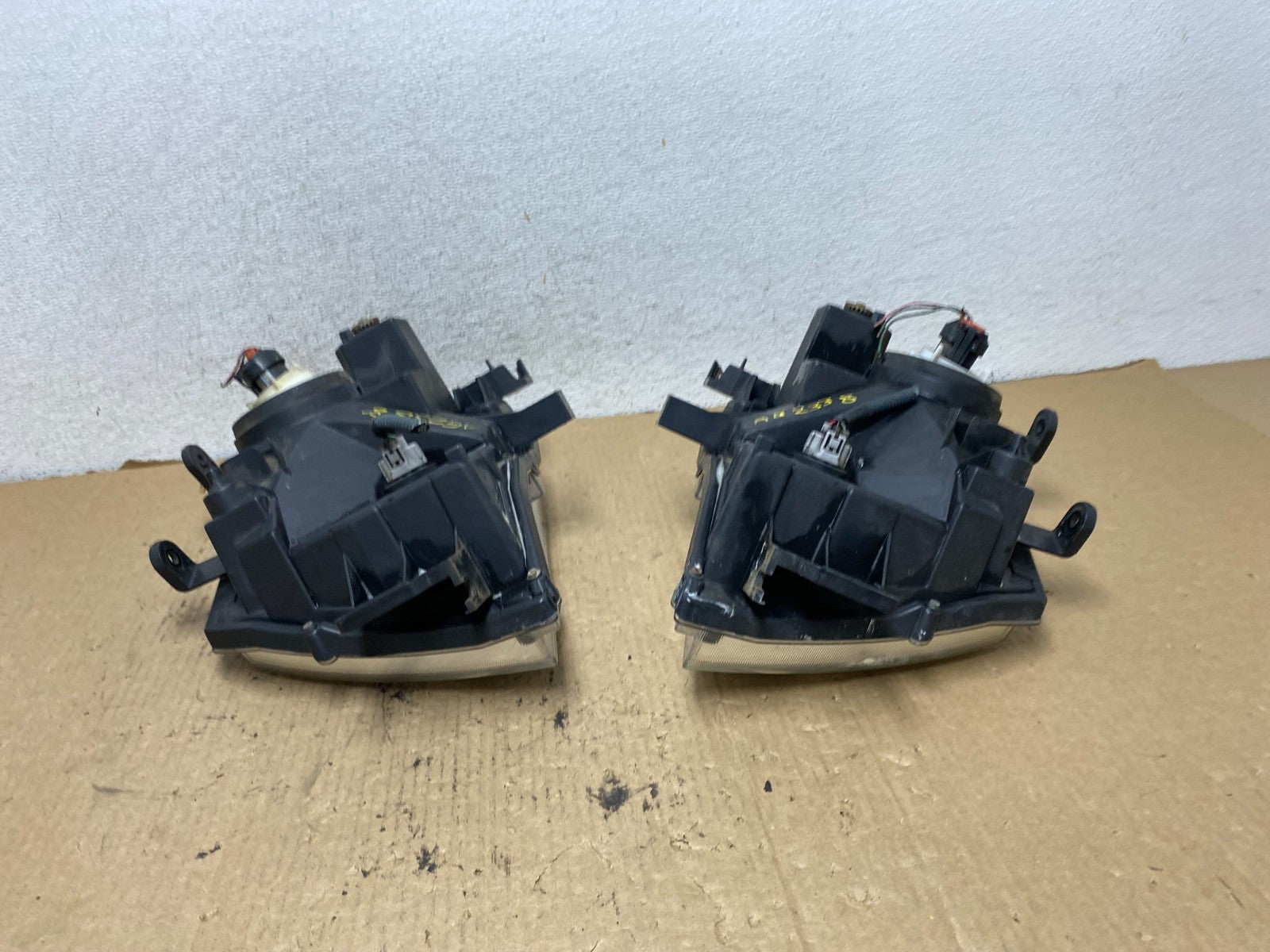 2005-2015 Nissan Xterra Driver Left+Right Side Set Headlights AG2338 DW10