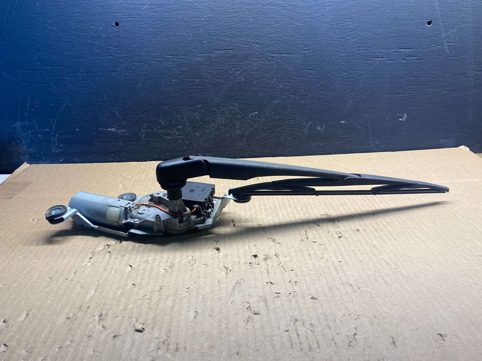 2004 to 2010 BMW X3 E83 Rear Windshield Wiper Motor OEM ac2653 DG3